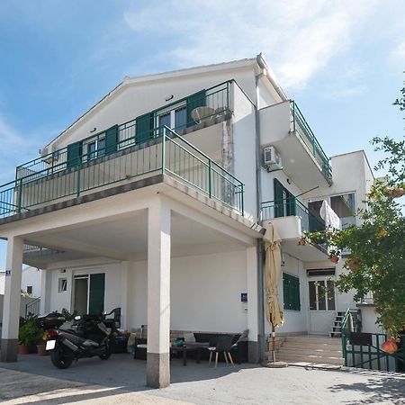 Apartments Polly Primošten Eksteriør bilde