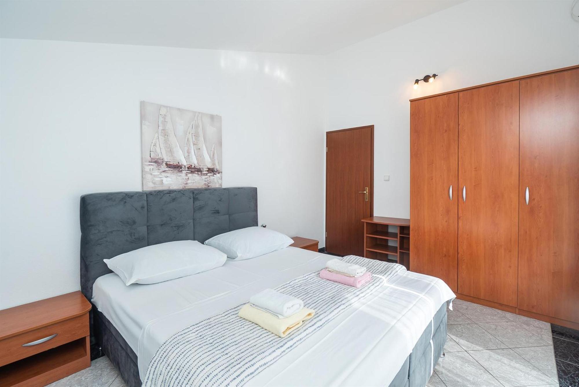 Apartments Polly Primošten Eksteriør bilde
